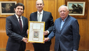 Junto al flamante Embajador de Turquía Ömür Budak y al Presidente de la Comunidad Sefardí Ing. Marcos Daniel Mayo, marzo de 2023.