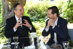 Junto al Presidente del Estado de Israel  Itzjak Herzog,  en Jerusalén, julio de 2022