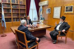 Junto con el Gran Rabino David Yosef y el Presidente Marcos Daniel Mayo en el Rabinato de  la Comunidad Sefardí, 2021