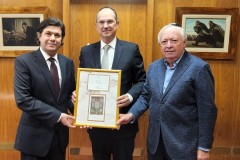 Junto al flamante Embajador de Turquía Ömür Budak y al Presidente de la Comunidad Sefardí Ing. Marcos Daniel Mayo, marzo de 2023.