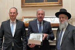 Junto con el Gran Rabino David Yosef y el Secretario de Culto Guillermo Oliveri, 2021.